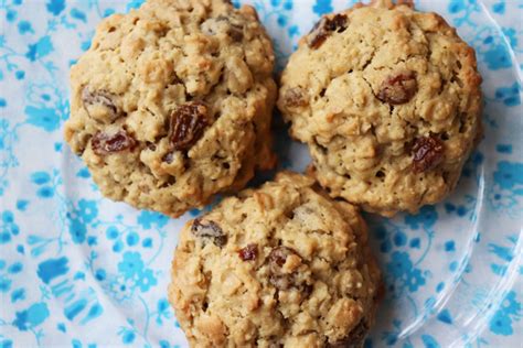 best-soft-chewy-oatmeal-raisin-cookies-jenny-can image