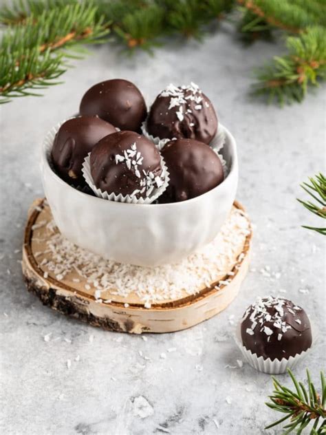 chocolate-coconut-balls-5-ingredients-easy image