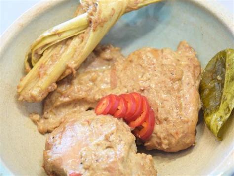 javanese-chicken-curry-opor-ayam-foodista image
