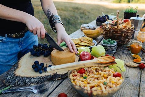 35-easy-picnic-food-ideas-recipes-fine-dining-lovers image