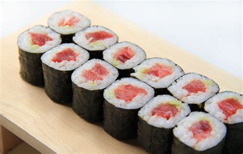 tekkamaki-tuna-sushi-roll-recipe-the-spruce-eats image