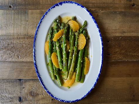 asparagus-with-citrus-and-oregano-saveur image