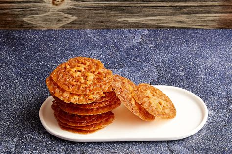 kletskoppen-dutch-almond-lace-cookies-florentines image