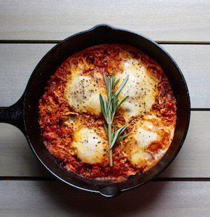 shakshuka-poached-eggs-in-tomato-sauce-food image