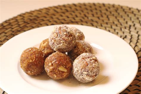dry-fruit-balls-healthy-snack-recipe-the-indian-claypot image
