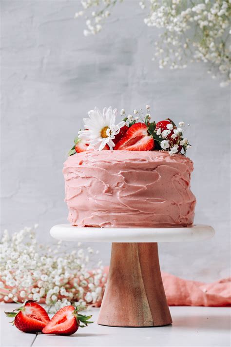 vegan-strawberry-cake-gf-minimalist-baker image