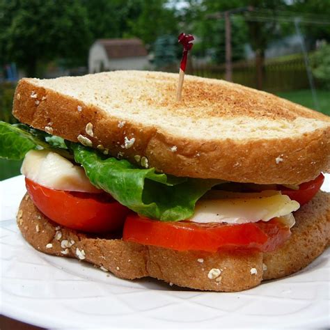 tomato-sandwich image