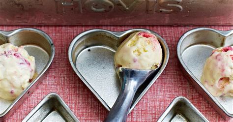 raspberry-ripple-meringue-gelato-the-happy-foodie image