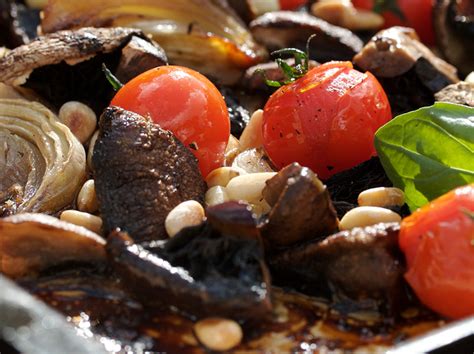 roasted-tomatoes-mushrooms-onions-heleenmeyer image