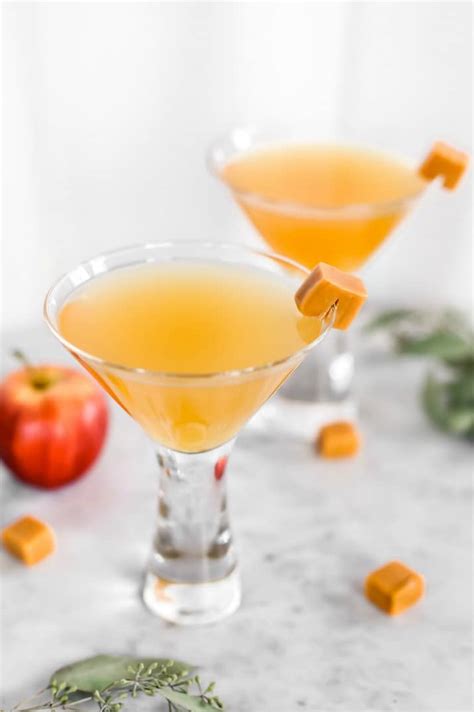 easy-caramel-appletini-with-apple-cider image