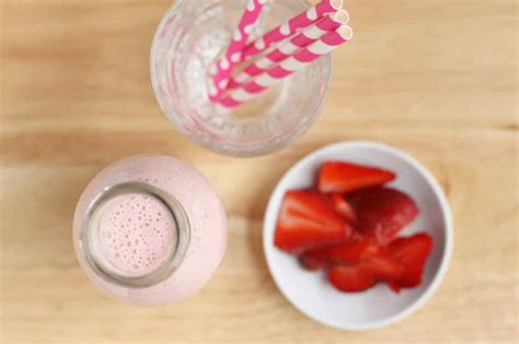 strawberry-smoothie-recipe-with-yogurt-yummy image