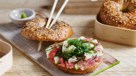 panesco-bagel-everything-with-fresh-tuna-carpaccio image