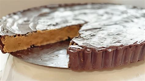 giant-peanut-butter-cup-recipe-mashedcom image