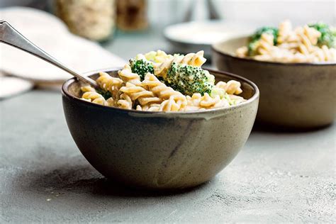 healthy-vegan-mac-and-cheese-low-fat-nutriciously image