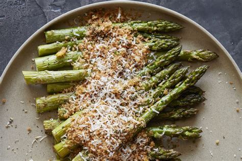 roasted-asparagus-with-panko-and-parmesan-whats image