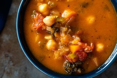 tuscan-bean-and-kale-soup-tasty-kitchen image