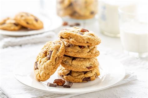thick-and-chewy-chocolate-chunk-cookies-saving image