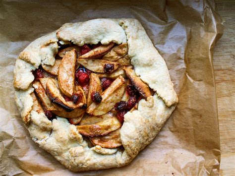 this-rustic-apple-cranberry-pie-is-so-darn-easy-it-doesnt image