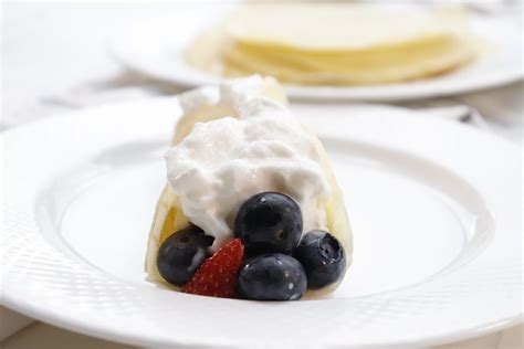 breakfast-crepes-with-berries-weight-watcher-friendly image