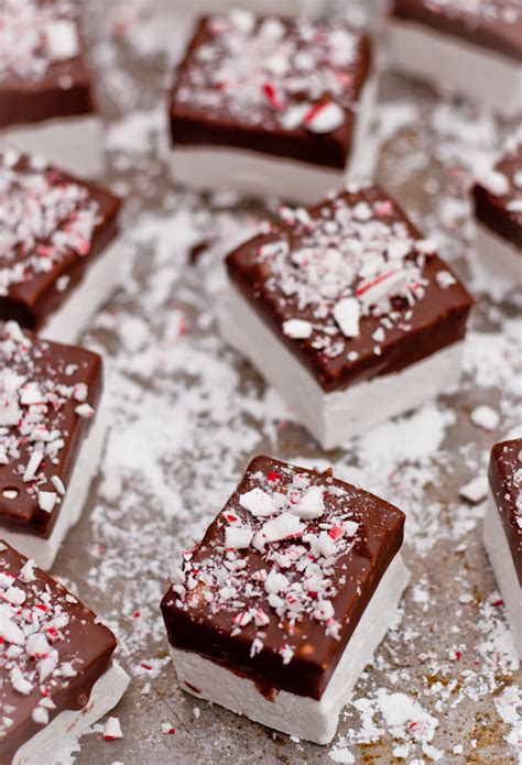 chocolate-dipped-peppermint-marshmallows-a image
