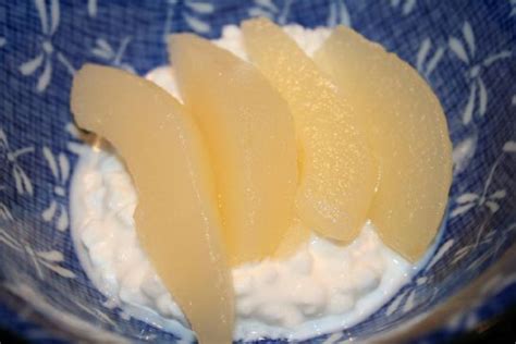 andis-pears-and-cottage-cheese-breakfastsnack image