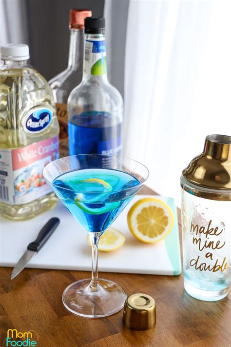 blue-cosmopolitan-cocktail-recipe-blue-cosmo-martini image