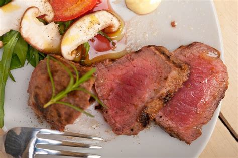 what-type-of-mushrooms-do-you-cook-with-steak image