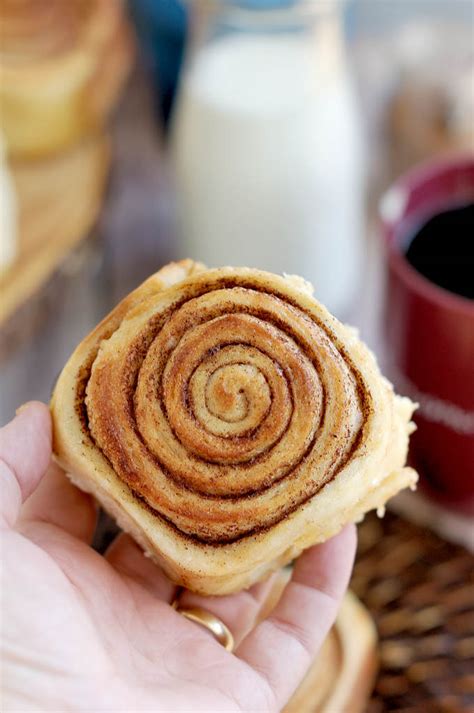 sourdough-cinnamon-buns-baking-sense image
