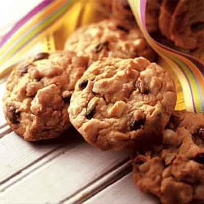 pistachio-white-chocolate-chip-cookies-recipe-land image