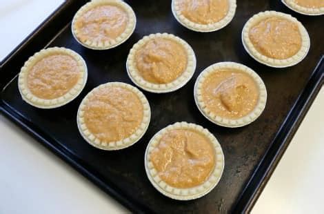 mini-pumpkin-pies-that-kids-can-make-food-cbc-parents image