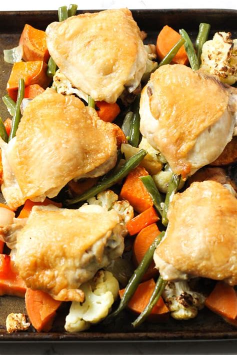 one-pan-crispy-chicken-thighs-and-vegetables-cook-it image