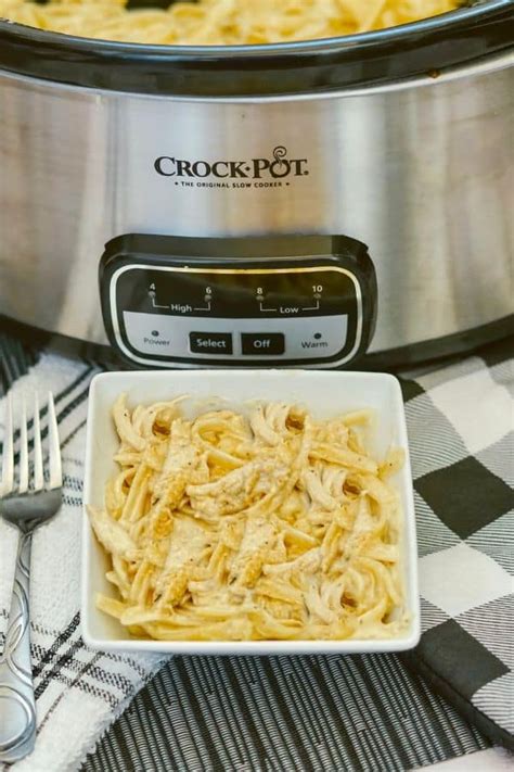 incredible-crock-pot-cajun-chicken-pasta-recipe-bake image