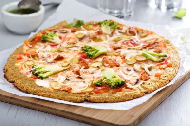 lean-and-green-healthy-bbq-chicken-pizza image