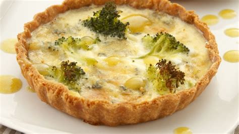 broccoli-and-stilton-quiche-recipe-food image