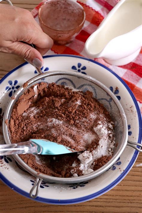 chocolate-buttercream-frosting-without-powdered-sugar image