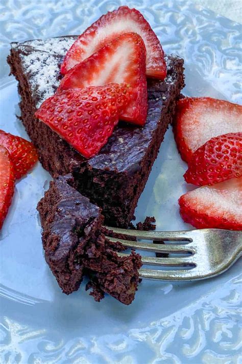 flourless-chocolate-truffle-cake-recipe-l-panning-the-globe image