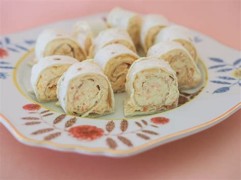 carrot-cream-cheese-pinwheels-lunchbox image