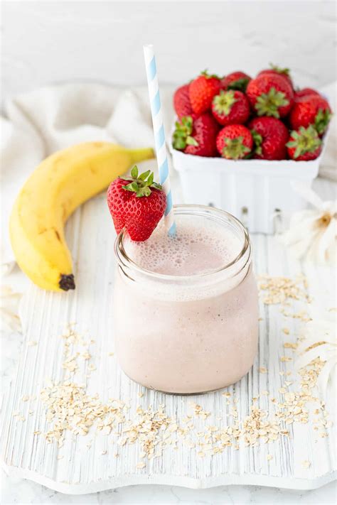 strawberry-banana-yogurt-smoothie-haute-healthy image