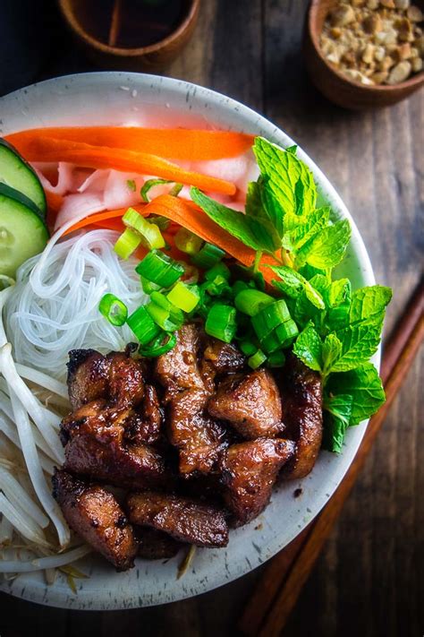 bn-thịt-nướng-vietnamese-grilled-pork-with-noodles image