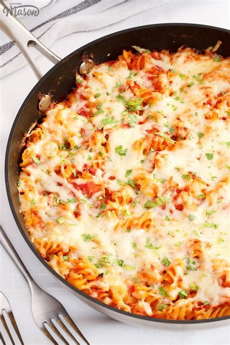 classic-tuna-pasta-bake-recipe-easy-step-by-step image