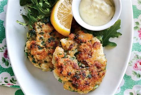golden-fish-cakes-canadian-living image
