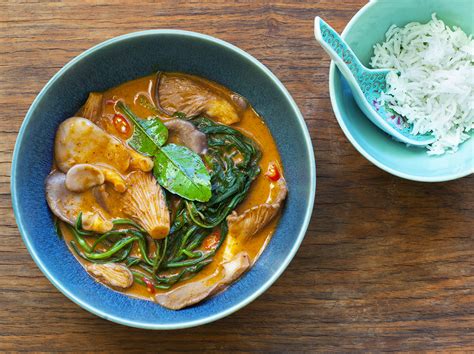 thai-red-curry-with-oyster-mushrooms-wild-food-uk image