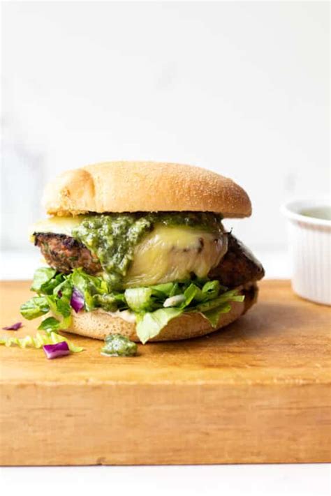 low-fodmap-herby-beef-burgers-with-pesto-a-little image