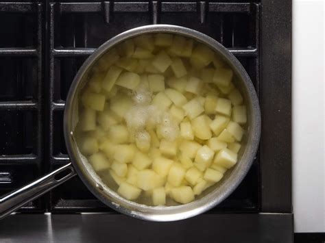 ultra-fluffy-mashed-potatoes-recipe-serious image