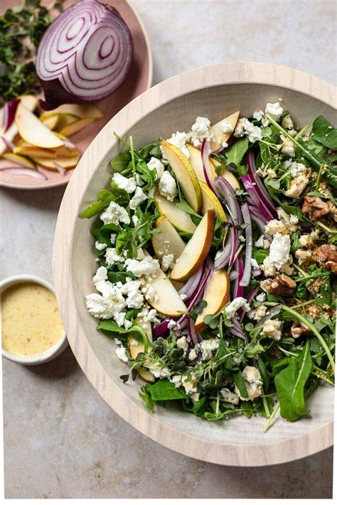 arugula-salad-with-pears-and-goat-cheese image