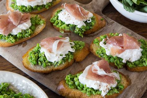 spring-pea-crostini-whats-gaby-cooking image