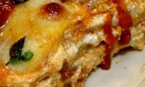 classic-meat-cheese-lasagna-recipe-laura-in-the image