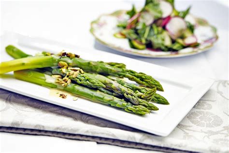 recipe-asparagus-with-brown-butter-hollandaise-and image