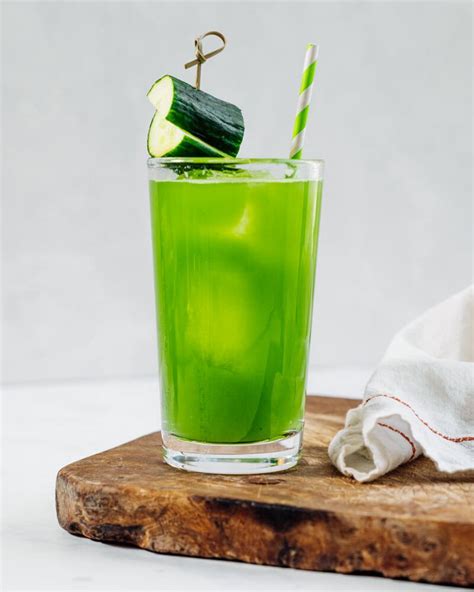 cucumber-juice-in-a-blender-a-couple-cooks image