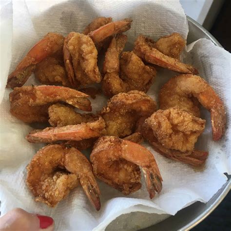 light-crispy-cornmeal-dusted-southern-fried-shrimp image